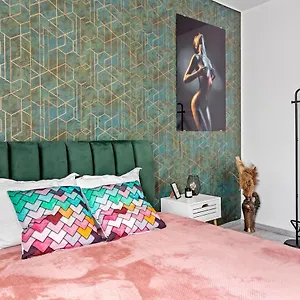 https://cozy-special-city-center-apartment-with-terrace.bucharesthotelsnow.com